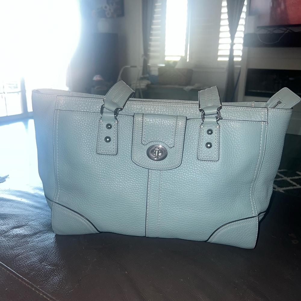 2009 Coach Hampton Pebbled Shoulder Bag, silver hardware, Preloved but like new!